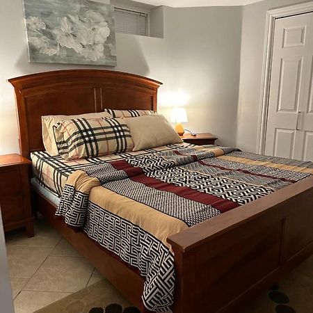 Deluxe Double Room- Hazel Stays Mississauga Eksteriør billede